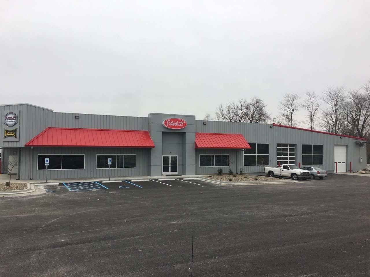 MartinsPeterbiltLexingtonGrandOpening1